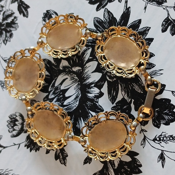 Vintage Elegant Goldtone Green Crushed Faux Stone Lace Border Link Bracelet - Picture 6 of 12